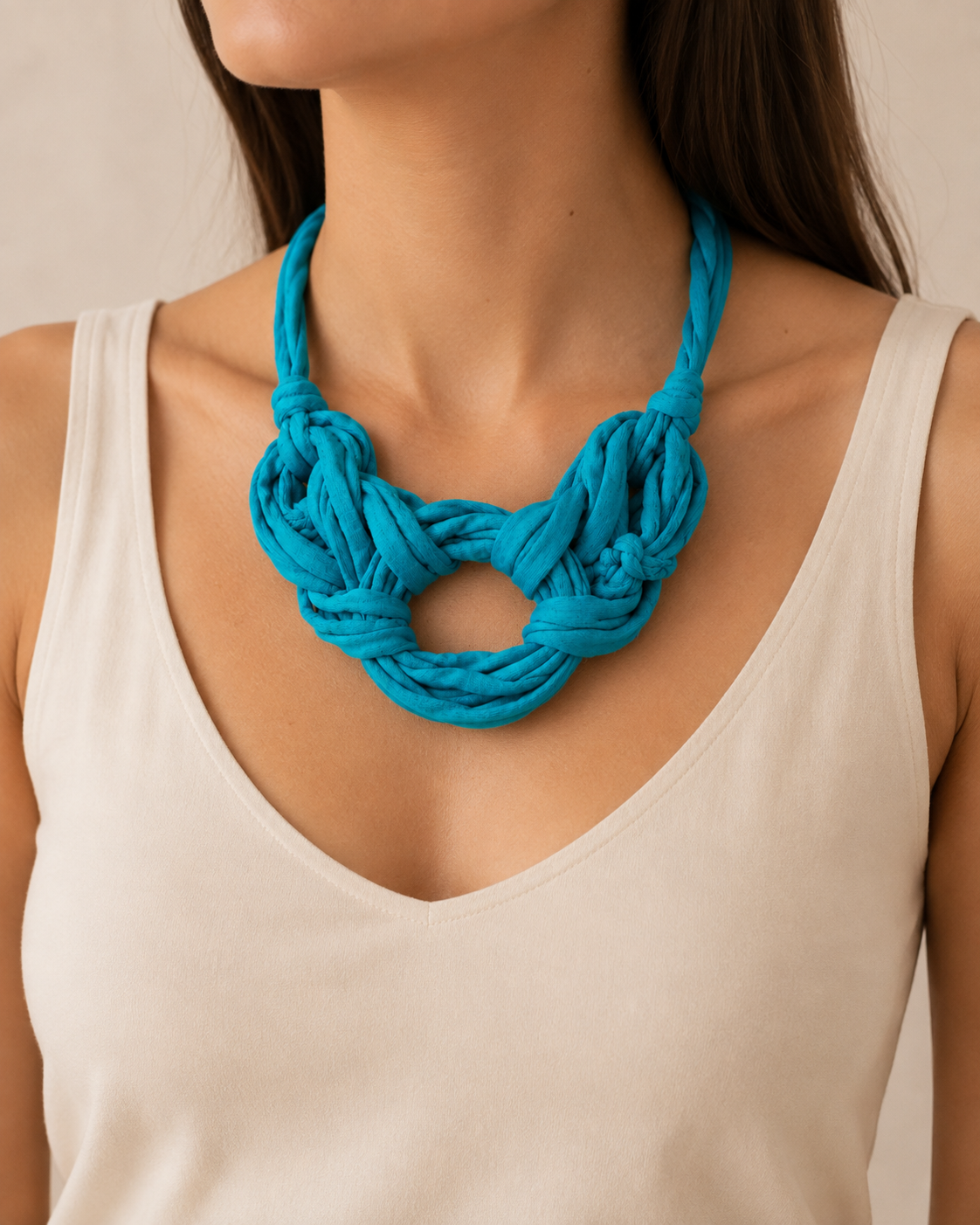 «Δεσμοί» – Χειροποίητο Κολιέ από T‑shirt Yarn